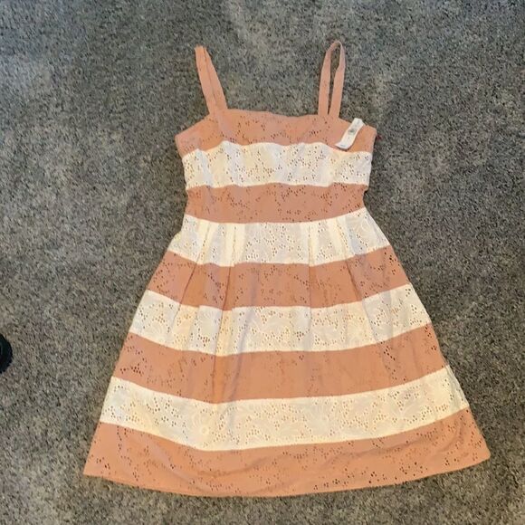 NWT Loft eyelet dress. Size 4 - Picture 2 of 6
